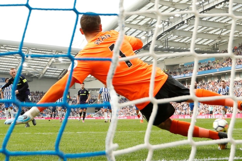 Everton’s Wayne Rooney converts from the penalty spot to rescue a point for Everton. Photo: Reuters