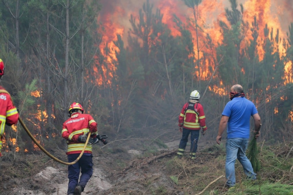 Firefighters battle a forest fire in Gaeiras, Marinha Grande, Portugal. Some 6,000 firefighters supported by 1,800 land vehicles are fighting several wildfires all over Portugal. Photo: EPA-EFE