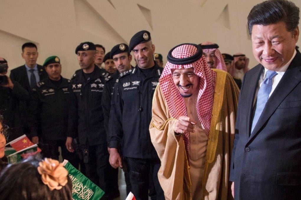 A picture by the Saudi Press Agency (SPA) shows Saudi King Salman bin Abdulaziz (C) and Chinese President Xi Jinping (R) attending the inauguration ceremony of the Yanbu Aramco Sinopec Refining Company (YASREF) project on January 20, 2016 in Riyadh. Photo: AFP PHOTO / SPA / HO