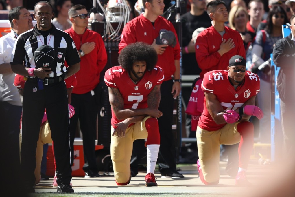 Eric Reid (R) and Colin Kaepernick kneel in protest during the national anthem. Photo: AFP