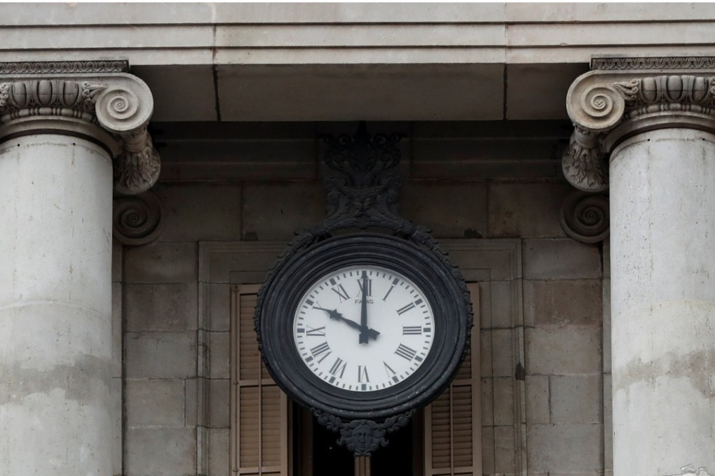 A clock on City Hall in Sant Jaume square, in front of the regional government headquarters the Generalitat, is seen at 10 o'clock, the final deadline set by Spain's government for Catalan President Carles Puigdemont to retract an ambiguous declaration of independence, in Barcelona, Spain. Photo: Reuters
