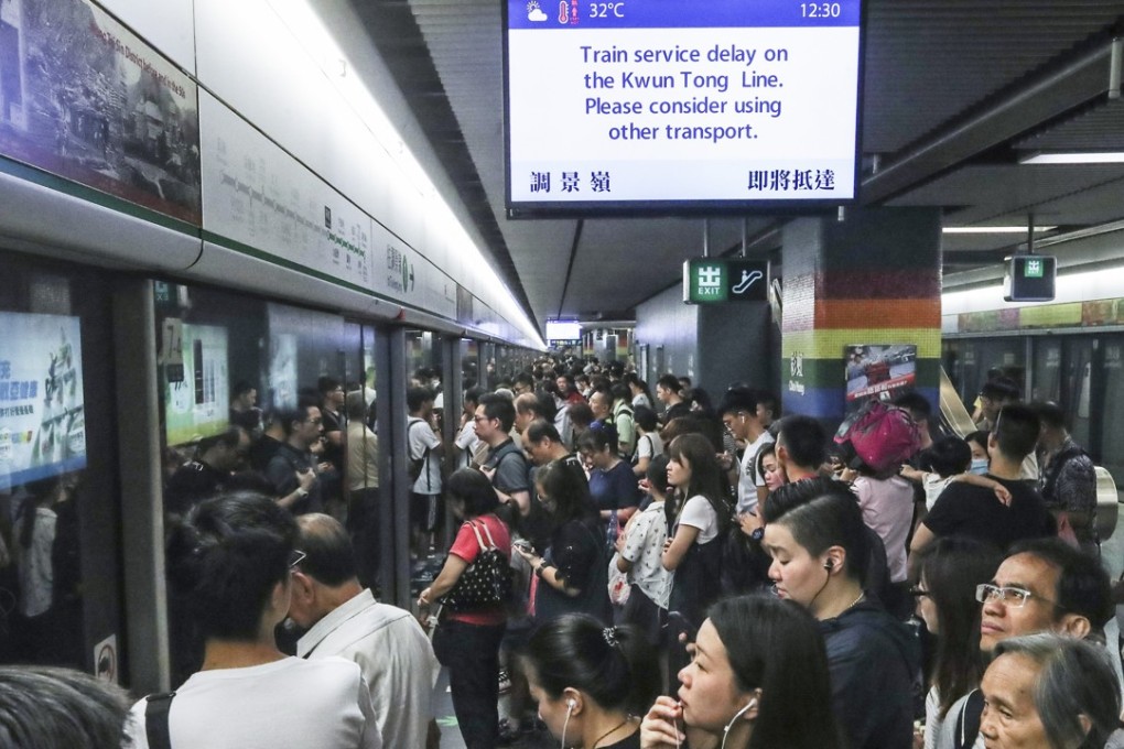 An MTR delay at Choi Hung station along the Kwun Tong Line causes massive crowds. Photo: Edward Wong