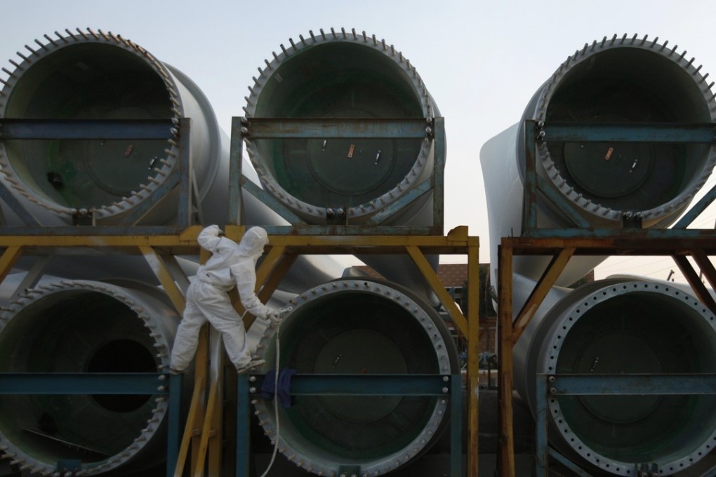 A worker paints wind turbines at China Ming Yang Wind Power Zhongshan Ming Yang electric factory in Zhongshan, southern Chinese province of Guangdong. Photo: Reuters
