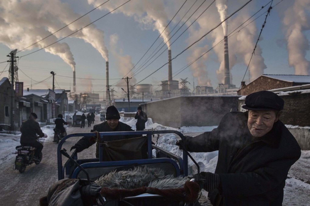 China’s northern provinces may face a shortage of natural and cleaner gas this winter as supply falls short and gas prices rise. Provinces and cities have been switching from coal to natural gas in response to Beijing’s anti-pollution crackdown. Photo: AP
