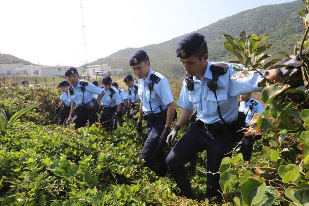 Police conduct a large-scale operation in the mountains of Shek O on Friday morning. Photo: Felix Wong