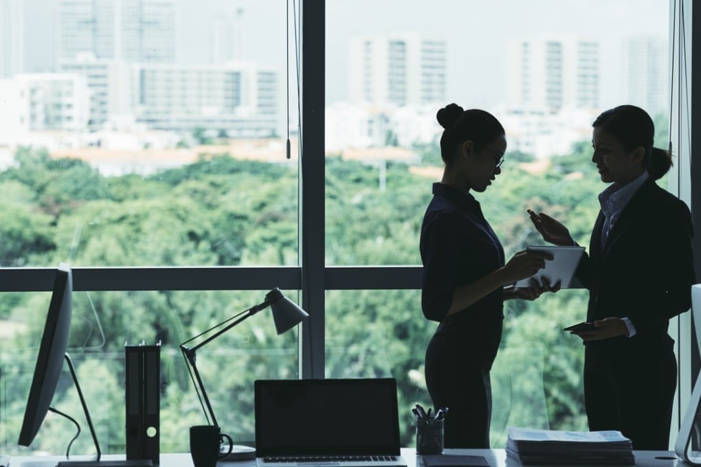 Research shows that a company’s communication networks are severely disrupted when just a few people leave. Photo: Shutterstock