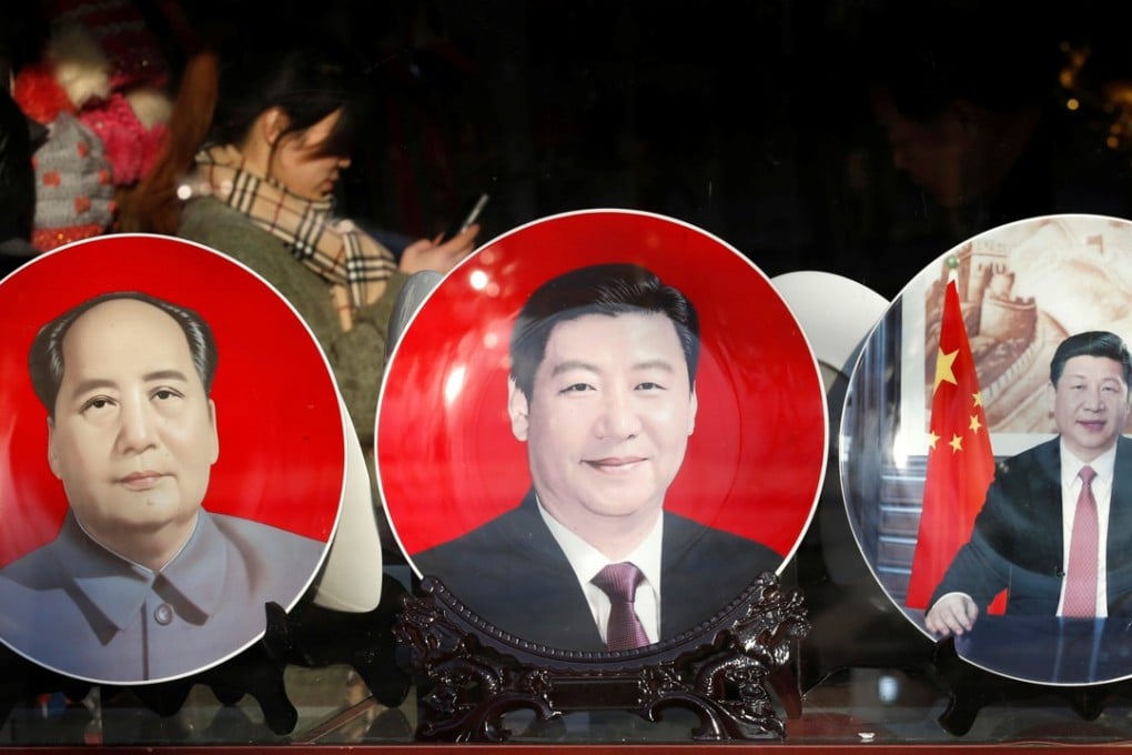 Souvenir plates bearing the images of Mao Zedong (left) and Xi Jinping at a shop in Beijing. Before Xi, the term lingxiu was bestowed only on “great leader” Mao and his short-lived successor, “wise leader” Hua Guofeng. Photo: Reuters