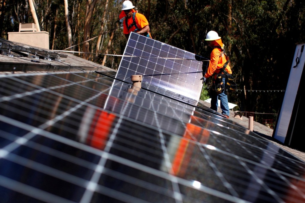 Solar installers from Baker Electric place solar panels on the roof of a residential home in Scripps Ranch, San Diego, California. Photo: Reuters