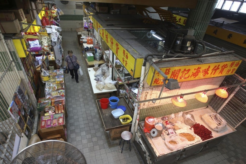 Hing Tin Commercial Complex in Lam Tin was sold to a new owner by Link Reit in 2014. The sale saw most tenants move out of the mall, while local residents complained that they were forced to walk over 15 minutes to a mall further away. Photo: David Wong