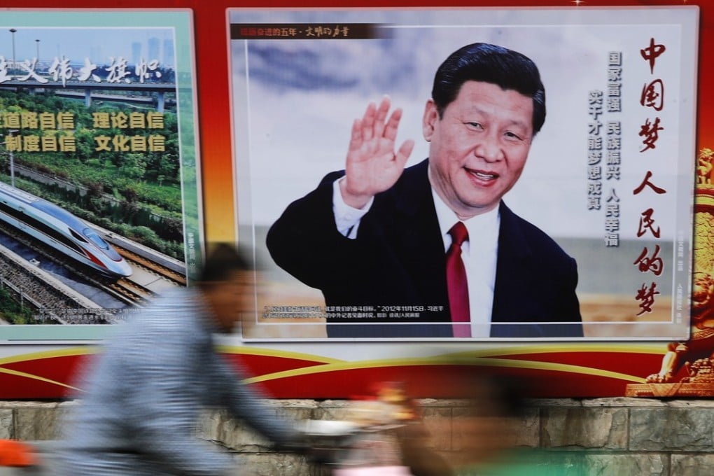 People ride tricycle carts past a poster of Chinese President Xi Jinping, along a street in Beijing, Thursday, October 26, 2017. Photo: AP