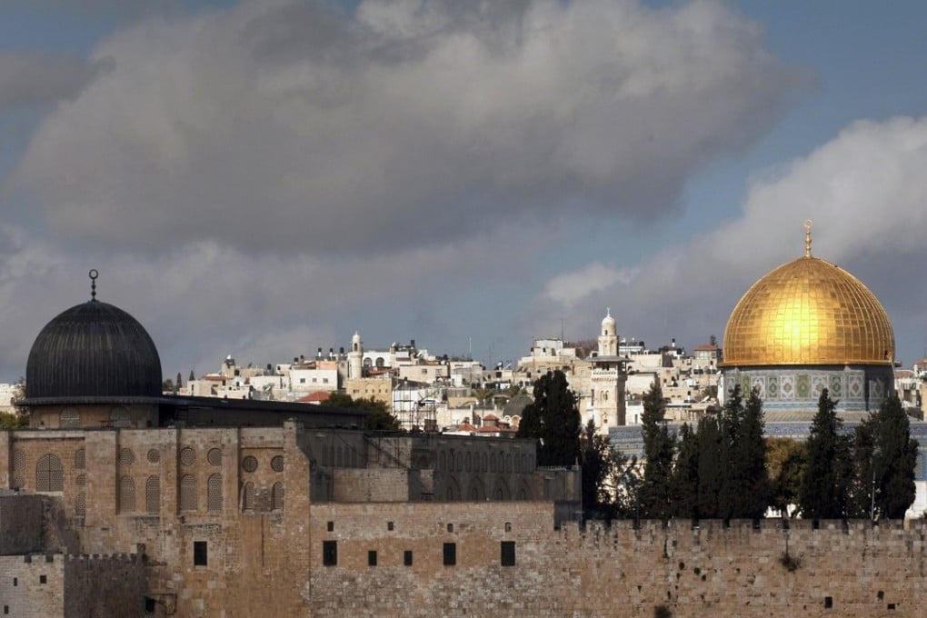 The Jewish diaspora worldwide have built synagogues so that congregants face Jerusalem while praying. Photo: AFP