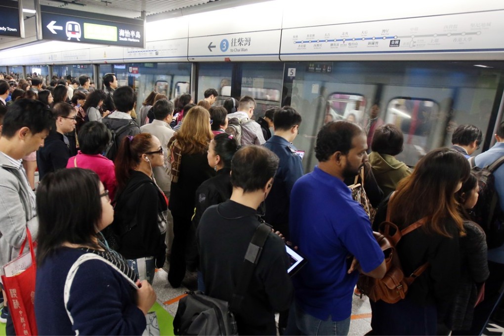 Commuters queue up to board a train at Admiralty. Photo: David Wong
