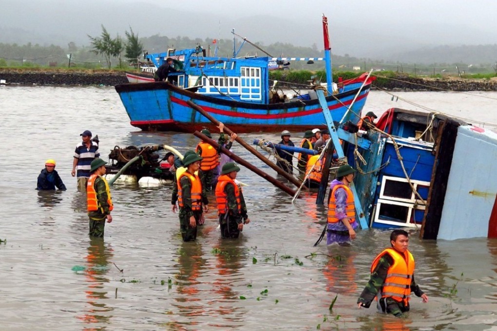 Vietnamese soldiers help rescue a sunken fishing boat after Typhoon Damrey hit central Vietnam. Photo: AFP