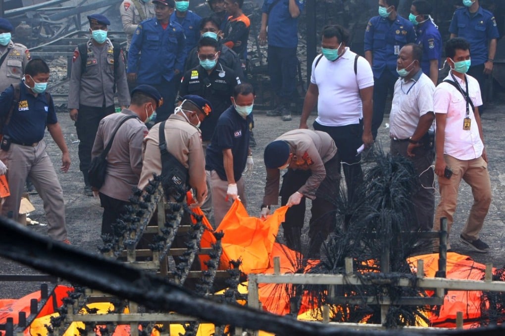 Indonesian police officers check dead bodies after an explosion at a fireworks factory at Kosambi village in Tangerang. Photo: Reuters