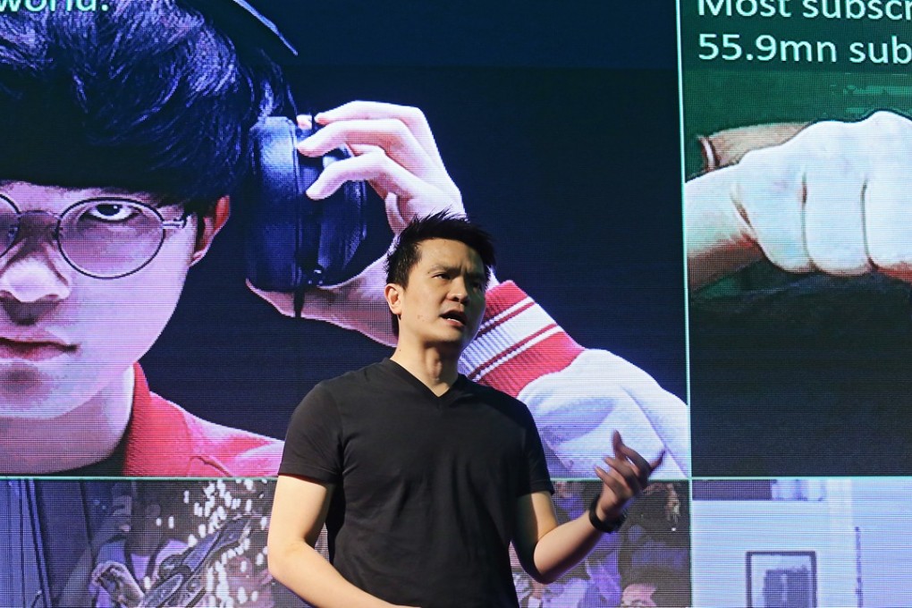 Tan Min-Liang (centre), co-founder, CEO and executive director of Razer. On Friday Razer priced its IPO at HK$3.88 per share valuing it at HK$4.1 billion, with a demand of 291 times the number of offered shares to the public. Photo: Dickson Lee