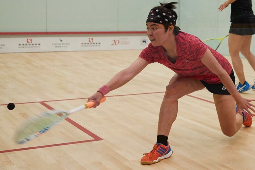 Tong Tsz-wing stretches for the ball on her way to qualifying for the Hong Kong Open. Photo: HK Squash