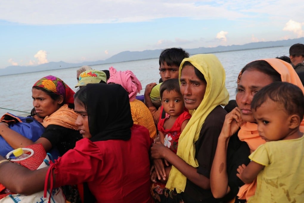 Rohingya refugees cross the Naf River with an improvised raft to reach Bangladesh on November 12. Photo: Reuters