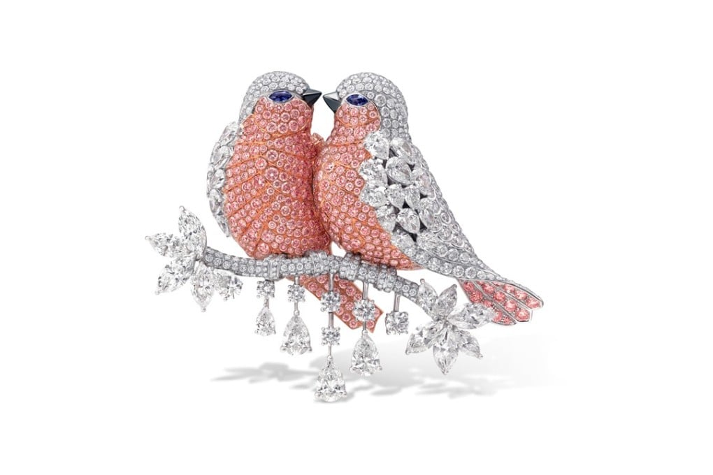 Graff Diamonds’ new collection of figurative bird-themed brooches depicts lovebirds kissing.