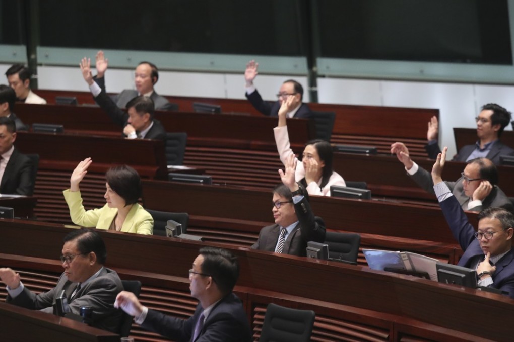 Legco members finally gave their support to the Hong Kong government for its controversial cross-border railway checkpoint plan. A non-binding motion was passed 38 to 22. Photo: K.Y. Cheng
