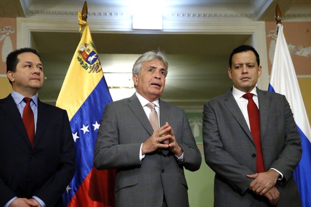 Venezuelan Economy and Finance Minister Simon Zerpa (R), Venezuelan vice-president for economic area Wilmar Castro Soteldo (C) and Venezuelan ambassador to Russia Carlos Rafael Faria Tortosa (L) attend a briefing on signing a deal between Venezuela and Russia to restructure the Latin American country’s debt. Photo: EPA-EFE