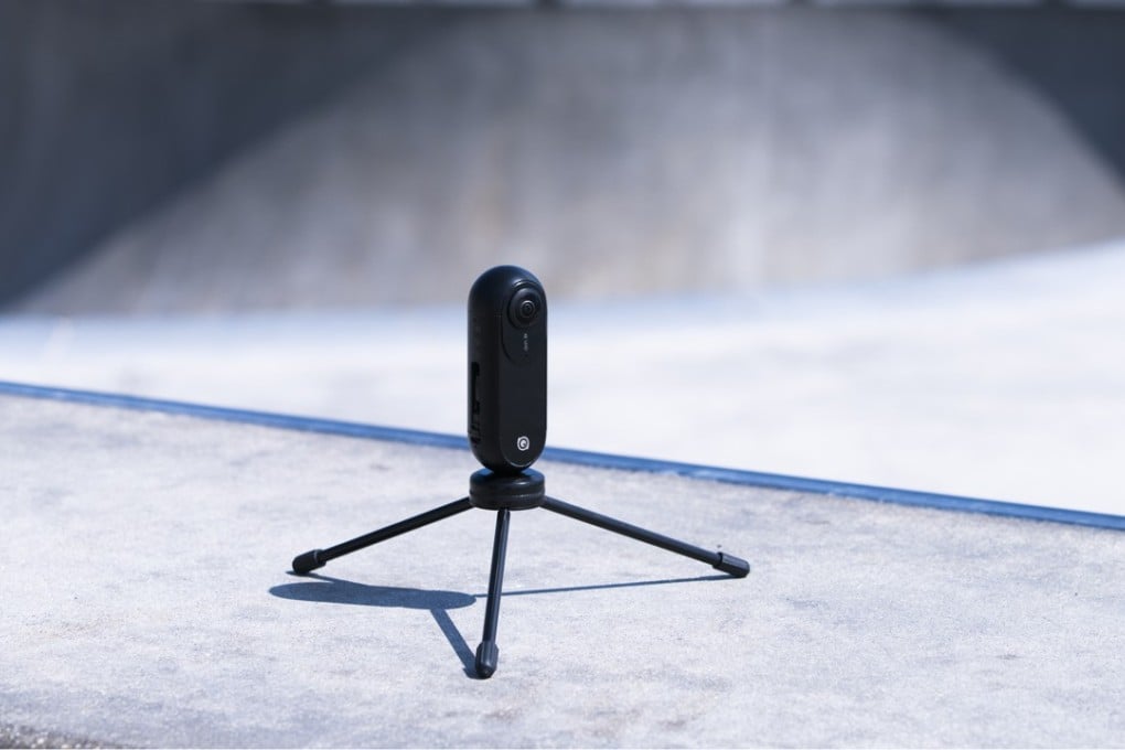 The Insta360 One comes with a standard tripod thread, which means you can also use it with selfie sticks, bicycle mounts and even drones.