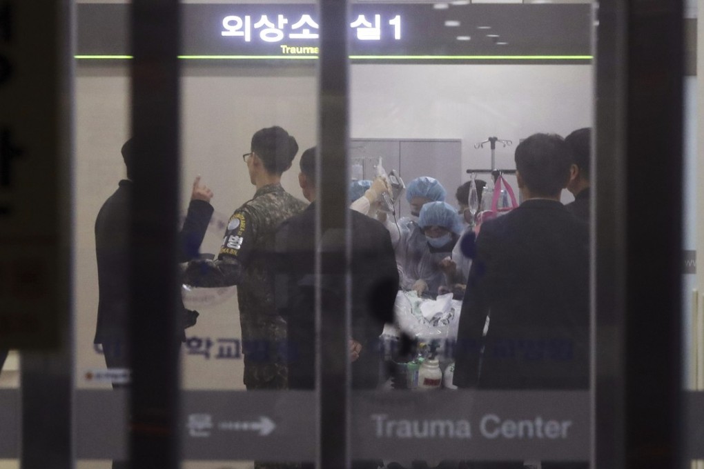 Doctors treat a North Korean soldier who defected to the South under a barrage of bullets earlier this week. Photo: AP