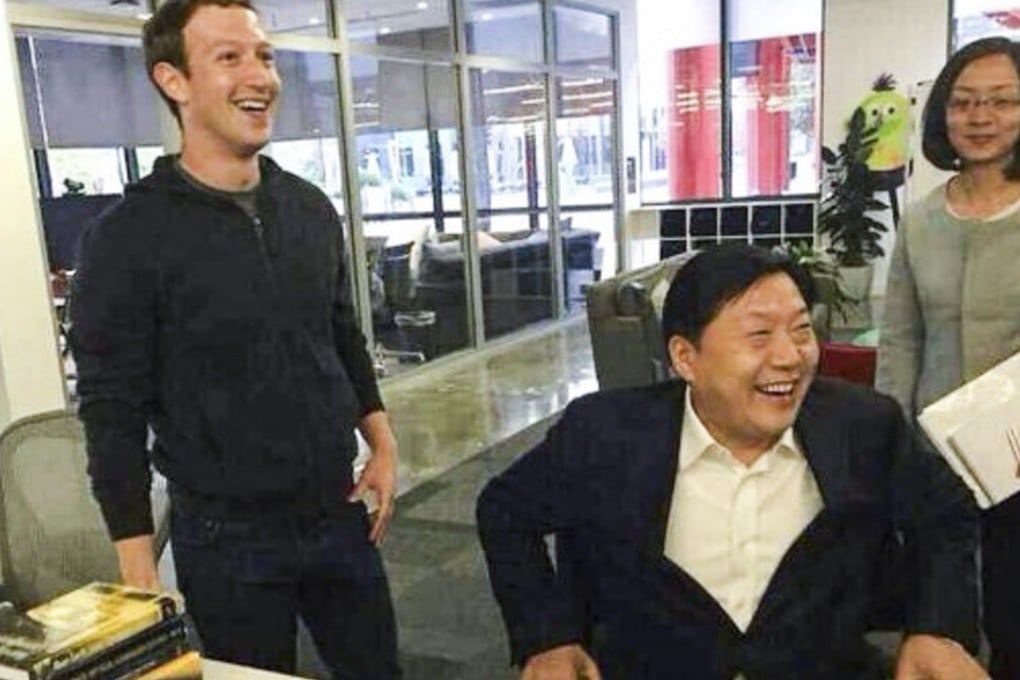 Facebook founder Mark Zuckerberg (left) hosts cyberspace administration minister Lu Wei at Facebook's headquarters. Photo: China Network