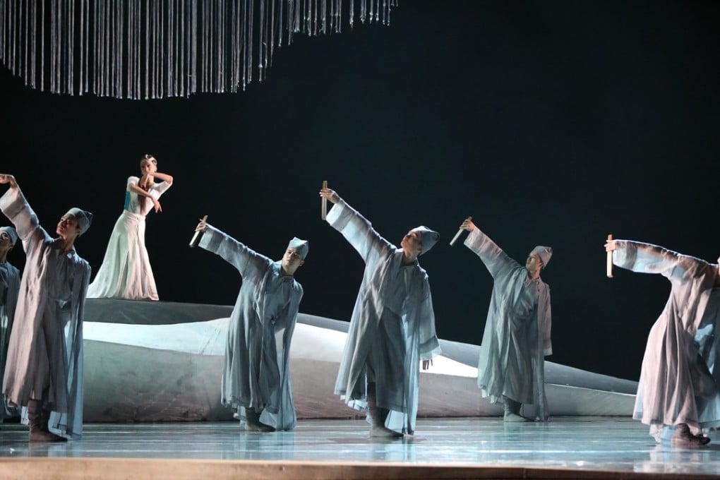 A scene from Hong Kong Dance Company's production Lady White of West Lake.