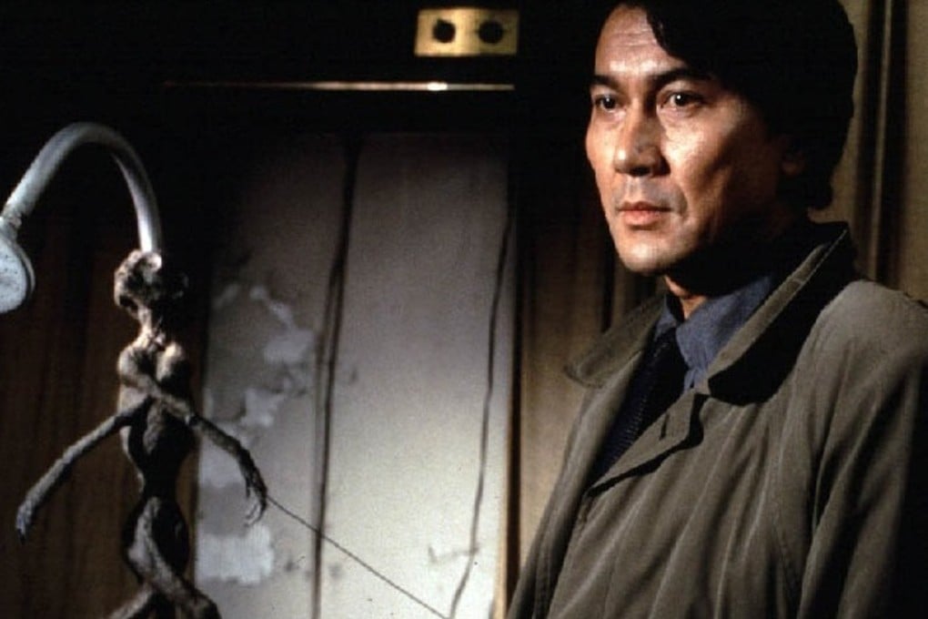 Koji Yakusho plays a detective in the film Cure (1997), directed by Kiyoshi Kurosawa.