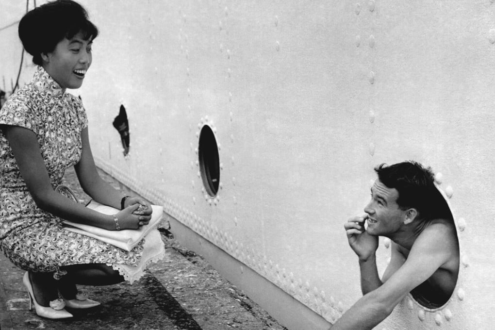 On a troopship about to pull away from the docks in 1961, British army conscript Tony Caller (right) has some last words for So Yun-mai, librarian at the army’s Camp Kowloon base. Photo: Chan Kiu