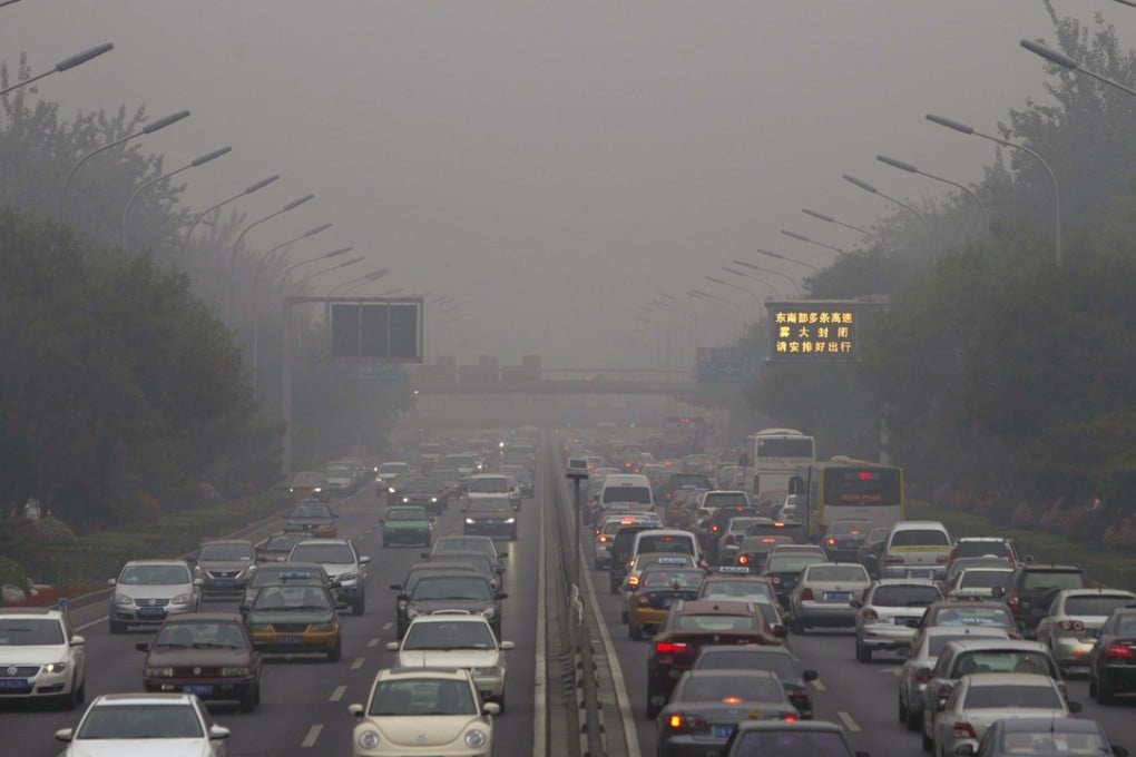 A file picture of heavy pollution on Beijing’s second ring road in the capital’s city centre. Photo: SCMP Pictures
