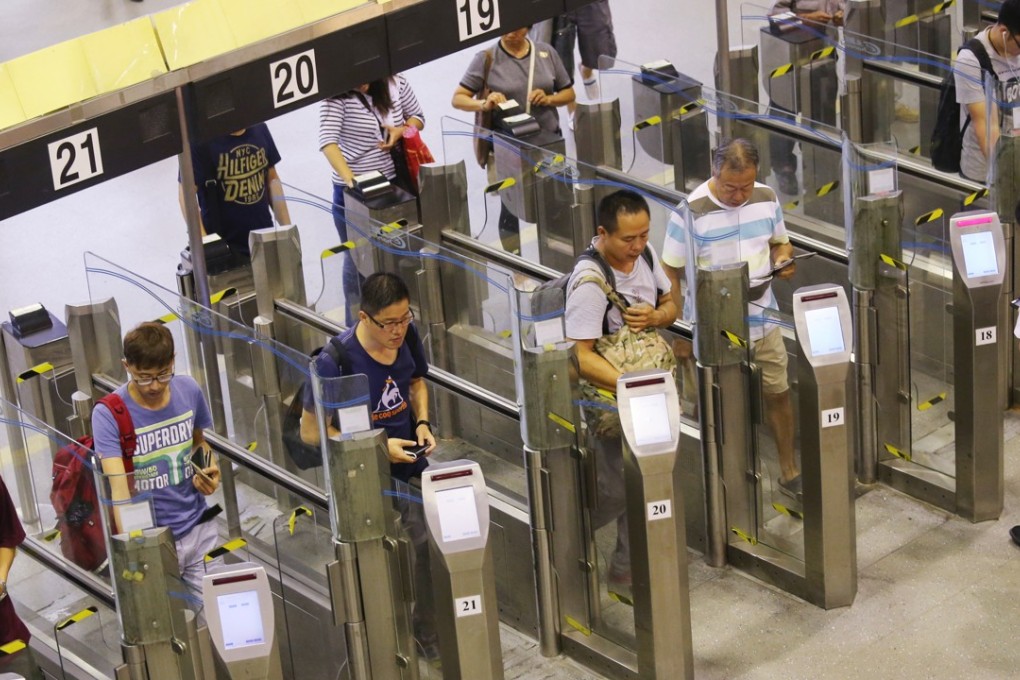 With the number of mainlanders coming to Hong Kong reaching a 10-year high and a significant rise in the 45-54 age group, more should be known about the backgrounds of arrivals. Photo: David Wong