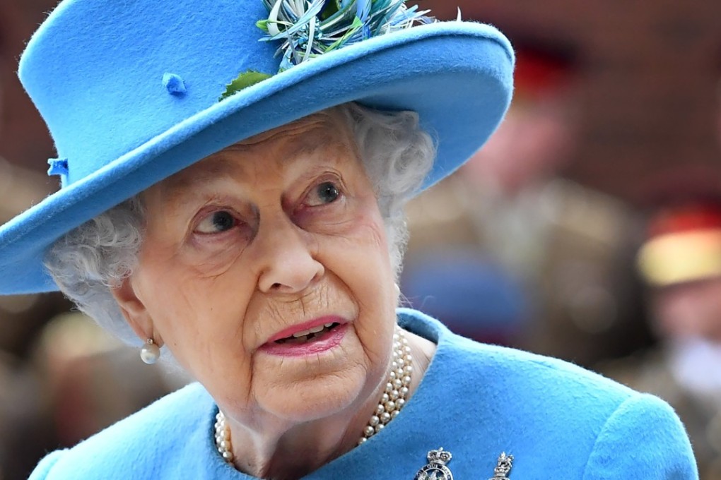 Queen Elizabeth II during an official visit to the Household Cavalry Mounted Regiment at Hyde Park Barracks in London, Britain, 24 October 2017. Photo: EPA-EFE/FACUNDO ARRIZABALAGA