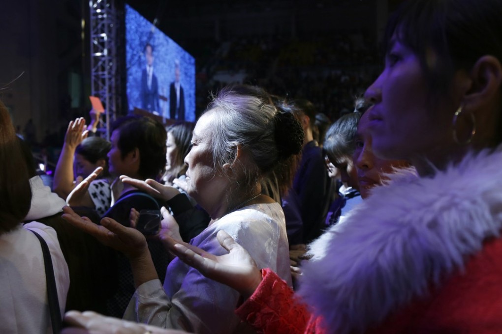 Thousands of Christians turned out in Hanoi for a prayer rally with Franklin Graham – a rare sight in the otherwise strictly ruled communist country. Photo: AP