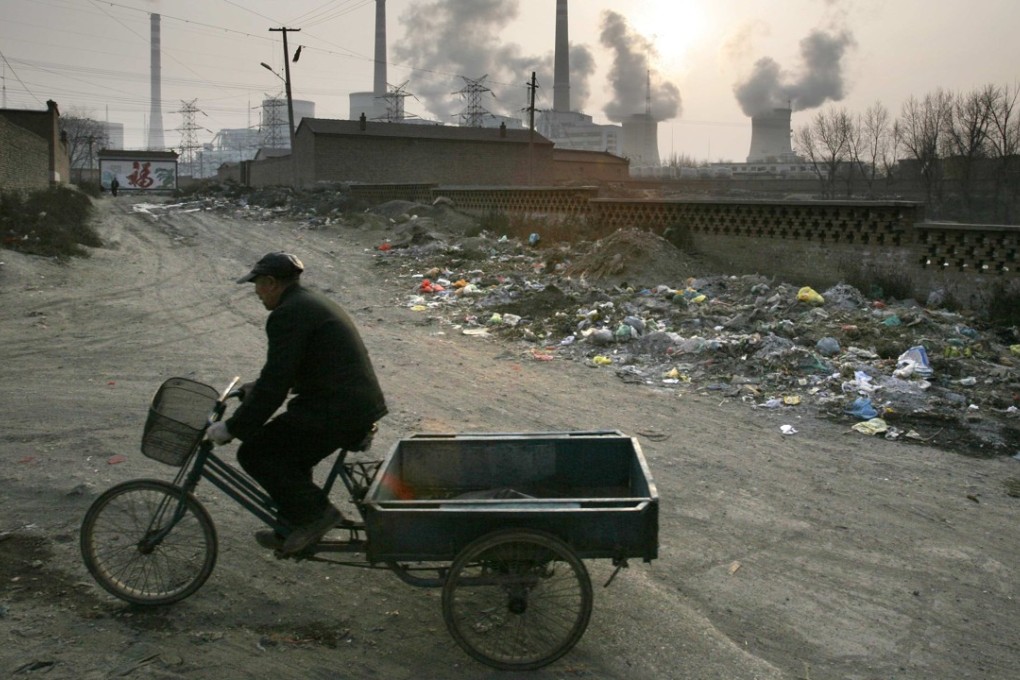 The Politburo called on rank-and-file cadres to improve living standards and make “solid progress” on fighting poverty and environment protection. Photo: Reuters