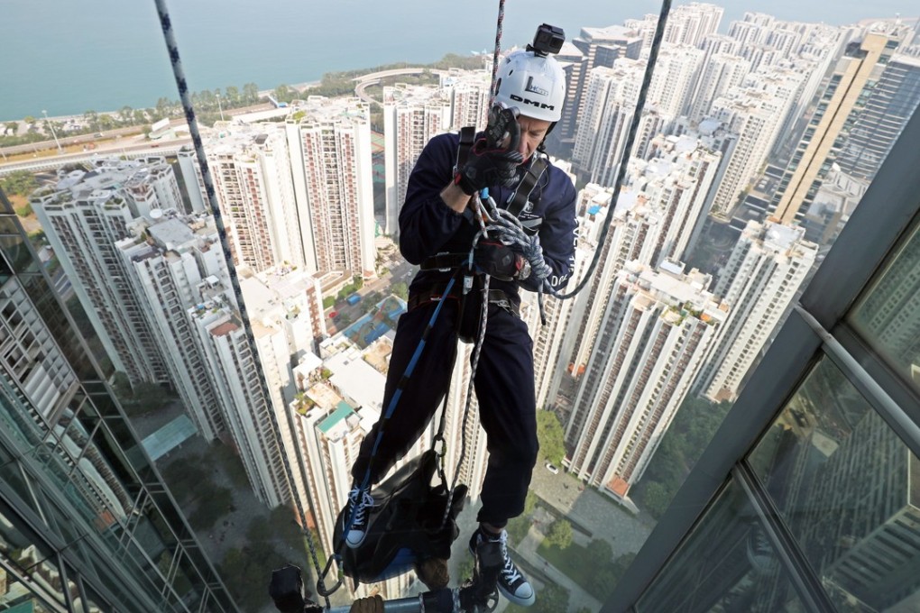 SFC chief executive Ashley Alder, seen here taking part in a charity abseiling event on Saturday, praised the joint corruption operation by the ICAC and SFC. Photo: Winson Wong
