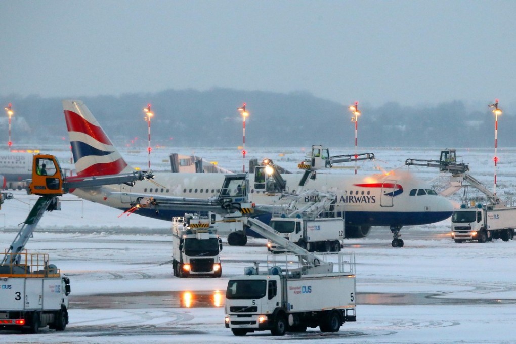 An air plane of British Airways is being de-iced as it stands on the tarmac of the airport in Düsseldorf, Germany, on December 10, 2017. Travel across northern Europe was snarled by heavy snowstorms. Photo: DPA via AFP
