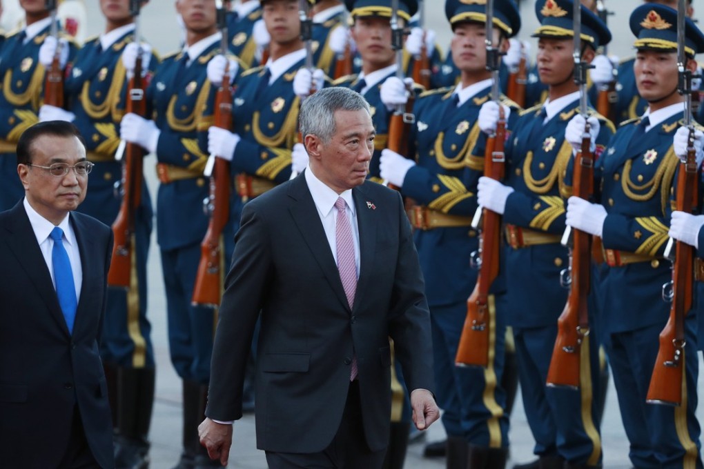 Chinese Premier Li Keqiang (left) and Singaporean Prime Minister Lee Hsien Loong during a ceremony in Beijing in September. Observers said Lee’s visit suggested relations between the two countries were back on track. Photo: EPA