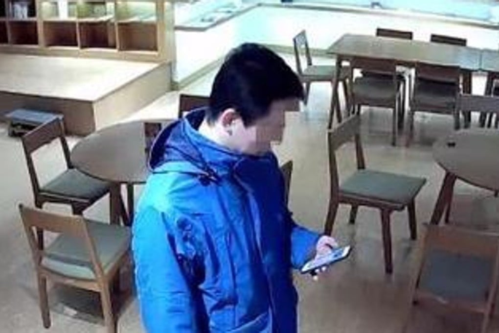 The footage broadcast online included customers at a Hangzhou bookstore. Photo: sina.com.cn