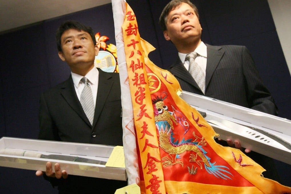 Officers from the Organised Crime and Triad Bureau of the Hong Kong police display seized items from a Sha Tin triad faction’s arsenal.