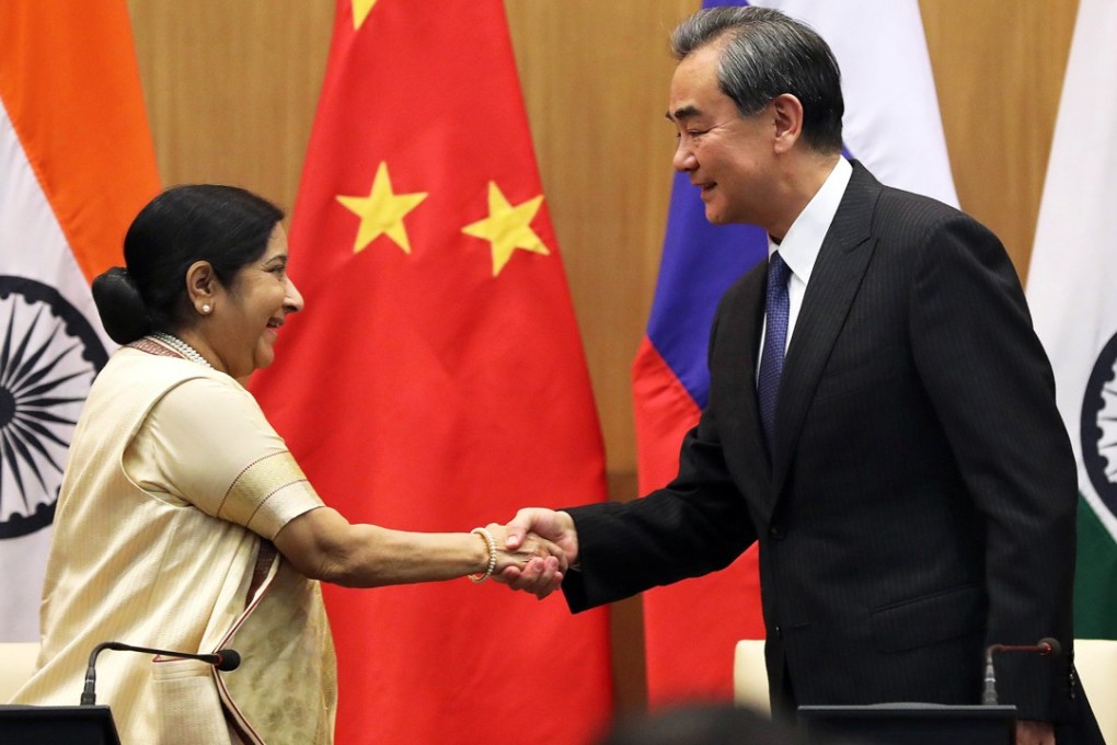 Indian Foreign Minister Sushma Swaraj shakes hands with her Chinese counterpart Wang Yi at the Russia-India-China foreign ministerial meeting, in New Delhi on December 11. Photo: EPA-EFE