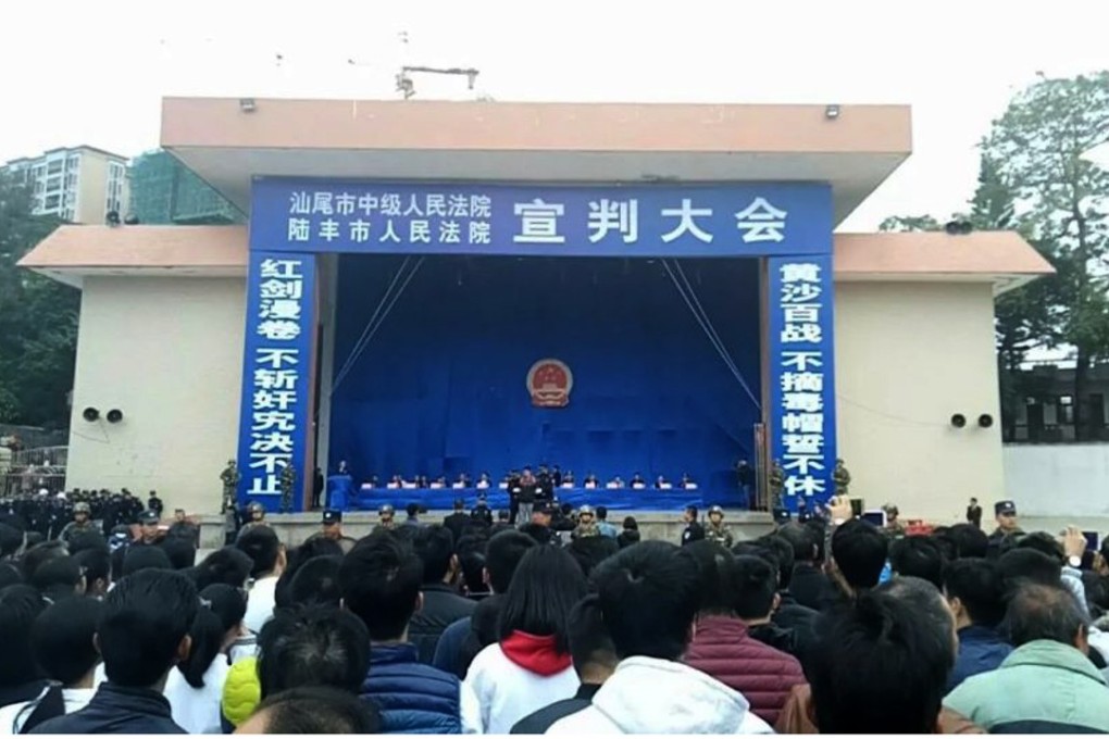 Thousands of people attend the public trial at a stadium in the city of Lufeng, Guangdong on Saturday. Photo: qq.com