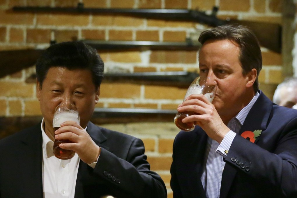 David Cameron drinks a pint of beer with Chinese President Xi Jinping at the Plough pub in Princess Risborough near Chequers in 2015. The former UK prime minister has taken a job leading a billion-dollar investment initiative agreed between the UK and China. File photo: AFP