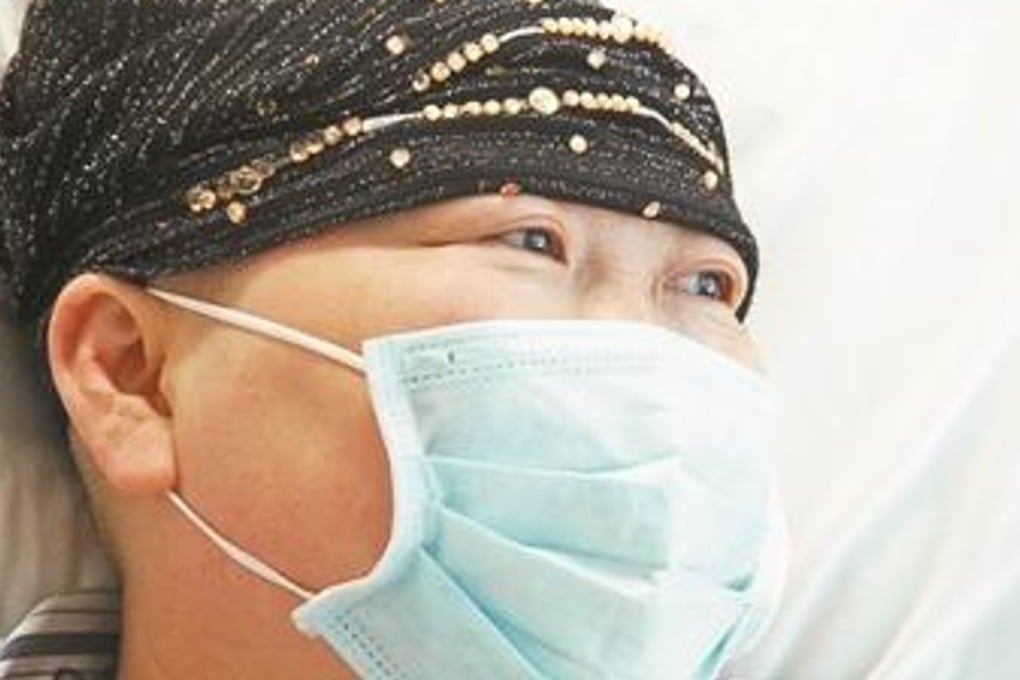 Wang Ling recovers in hospital after receiving a bone marrow transplant from her older brother. Photo: Legaldaily.com.cn