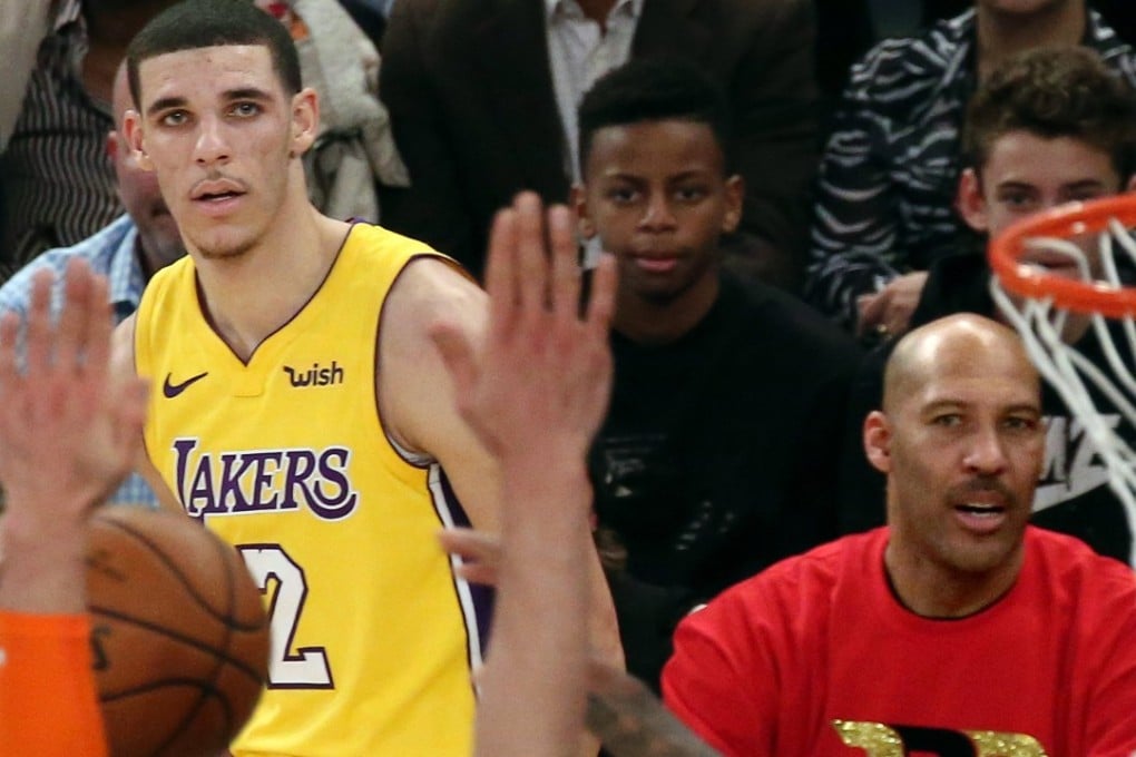 epa06386159 Lavar Ball (R) watches the action along with his son Los Angeles Lakers guard Lonzo Ball (C) in the second half of the NBA basketball game between the Los Angeles Lakers and the New York Knicks at Madison Square Garden in New York, New York, USA, 12 December 2017. EPA-EFE/PETER FOLEY