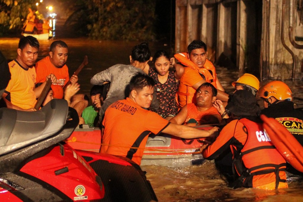 Rescuers evacuate flood-affected residents in Davao on the southern Philippine island of Mindanao. Photo: AFP