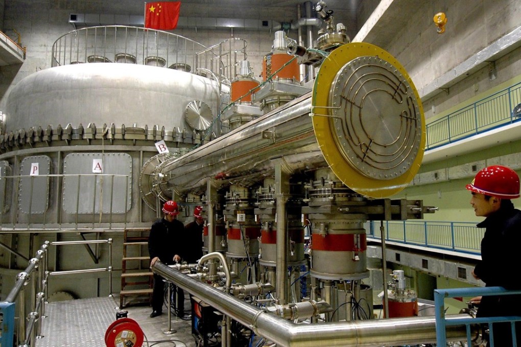 Chinese scientists install an experimental tokamak reactor at a research facility in Hefei, Anhui province, in February 2006. Photo: EPA