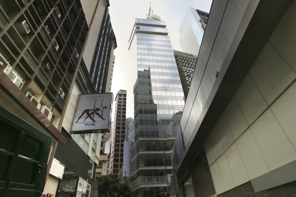 Exterior of H Queen’s building at 80 Queen’s Road Central, with the rooftop gondola system designed to hoist heavy artworks visible at the top. Photo: David Wong
