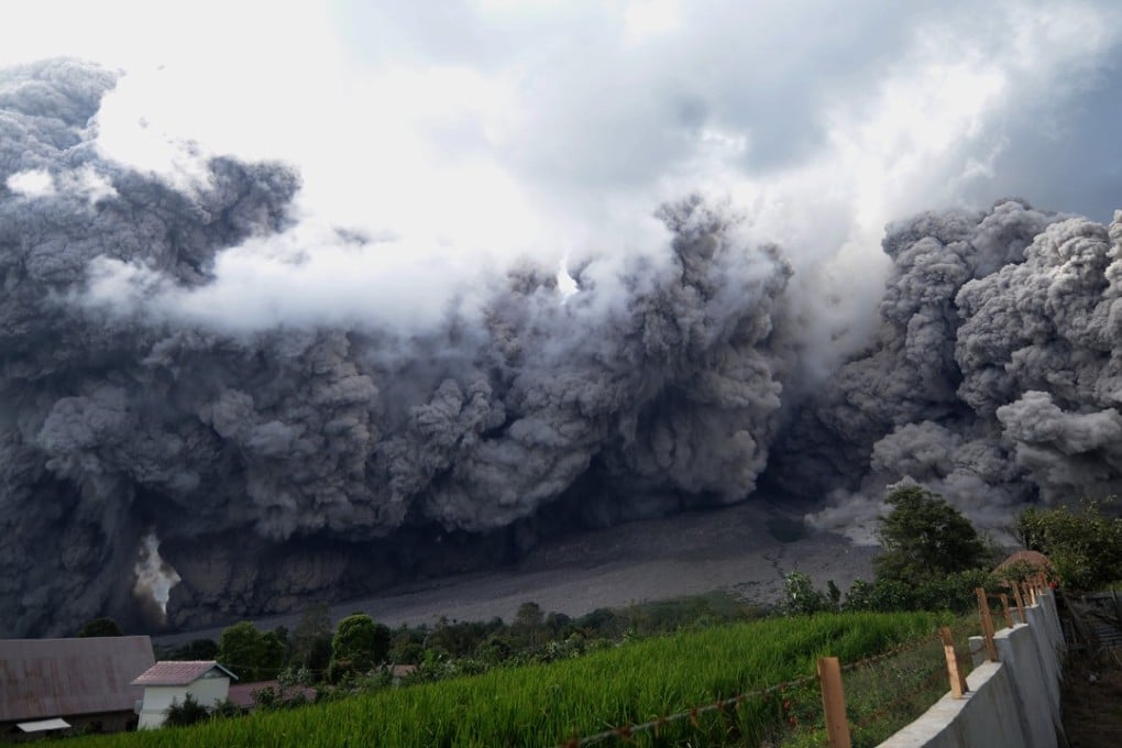 A massive cloud of gas and ash erupts from Mount Sinabung in North Sumatra on Wednesday afternoon. Photo: Xinhua