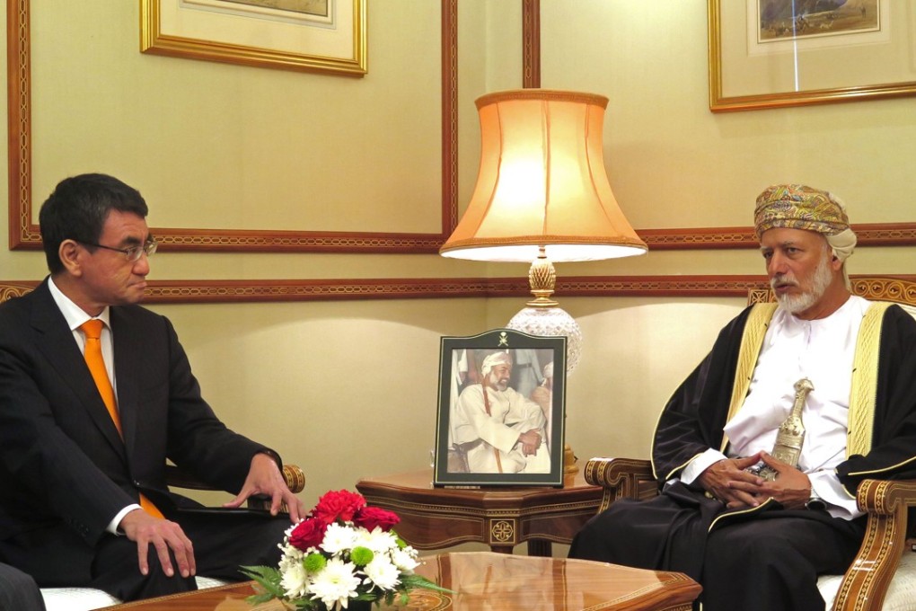 Japanese Foreign Minister Taro Kono (L) and Omani foreign minister Yousuf bin Alawi bin Abdullah hold talks in Muscat, Oman, on December 27, 2017. Photo: Kyodo